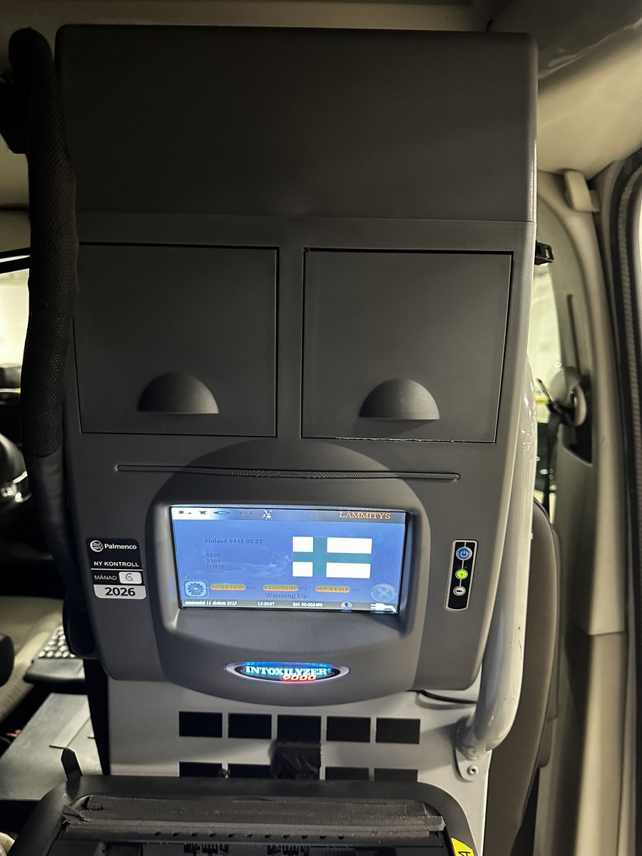 #iupoliisi ottanut käyttöön uuden tarkkuusalkometrin myös poliisiautossa. 
Asennamme t-alkometrejä lisää poliisiautoihin sen mukaan kun valmistaja niitä toimittaa.
Uudet t-alkometrit käytössä jo kaikilla poliisiasemilla.
#rattijuopumusvalvonta