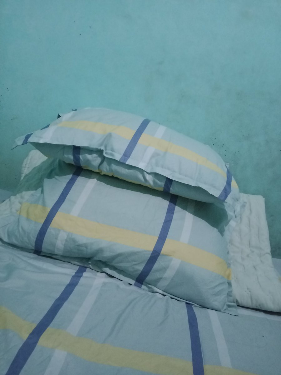 Helo_bambang's tweet photo. @lilaccountz Rill lagi ku pakek, jujur ini tuh enak bgt gk tebel kali tp bagus dan dingin  apalagi kalau habis di laundry. Gak gampang bauk juga. Selimutnya gk yg tebal kali, cocok buat daerah yg gk terlalu dingin dan karetnya gk mudah lepas
Beli disini : https://t.co/v8tOkm7BJ7 https://t.co/h6a9yM0mqe