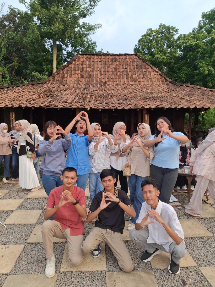 pecel4Life_'s tweet photo. Halo, Mahesa!
Perkenalkan, saya (Naura ShakiraWibowo), mahasiswa baru Program Studi (Psikologi), Fakultas (Ilmu Pendidikan dan Psikologi), Universitas Negeri Semarang. https://t.co/88WHqBz6KO