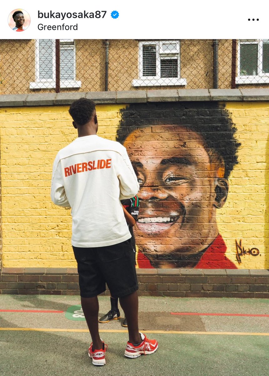 Arsenal_in_out's tweet photo. 📲 Bukayo Saka on Instagram, at his old primary school, Edward Betham: “Special day going back home to launch our school uniform project 💚 Thank you to all the schools, our partners and everybody else who helped us give to the students” 🥹❤️ https://t.co/n7YW1Lyd6C