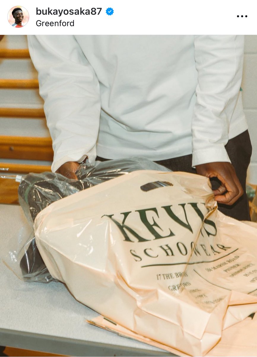Arsenal_in_out's tweet photo. 📲 Bukayo Saka on Instagram, at his old primary school, Edward Betham: “Special day going back home to launch our school uniform project 💚 Thank you to all the schools, our partners and everybody else who helped us give to the students” 🥹❤️ https://t.co/n7YW1Lyd6C