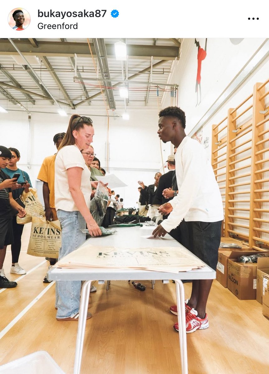 Arsenal_in_out's tweet photo. 📲 Bukayo Saka on Instagram, at his old primary school, Edward Betham: “Special day going back home to launch our school uniform project 💚 Thank you to all the schools, our partners and everybody else who helped us give to the students” 🥹❤️ https://t.co/n7YW1Lyd6C