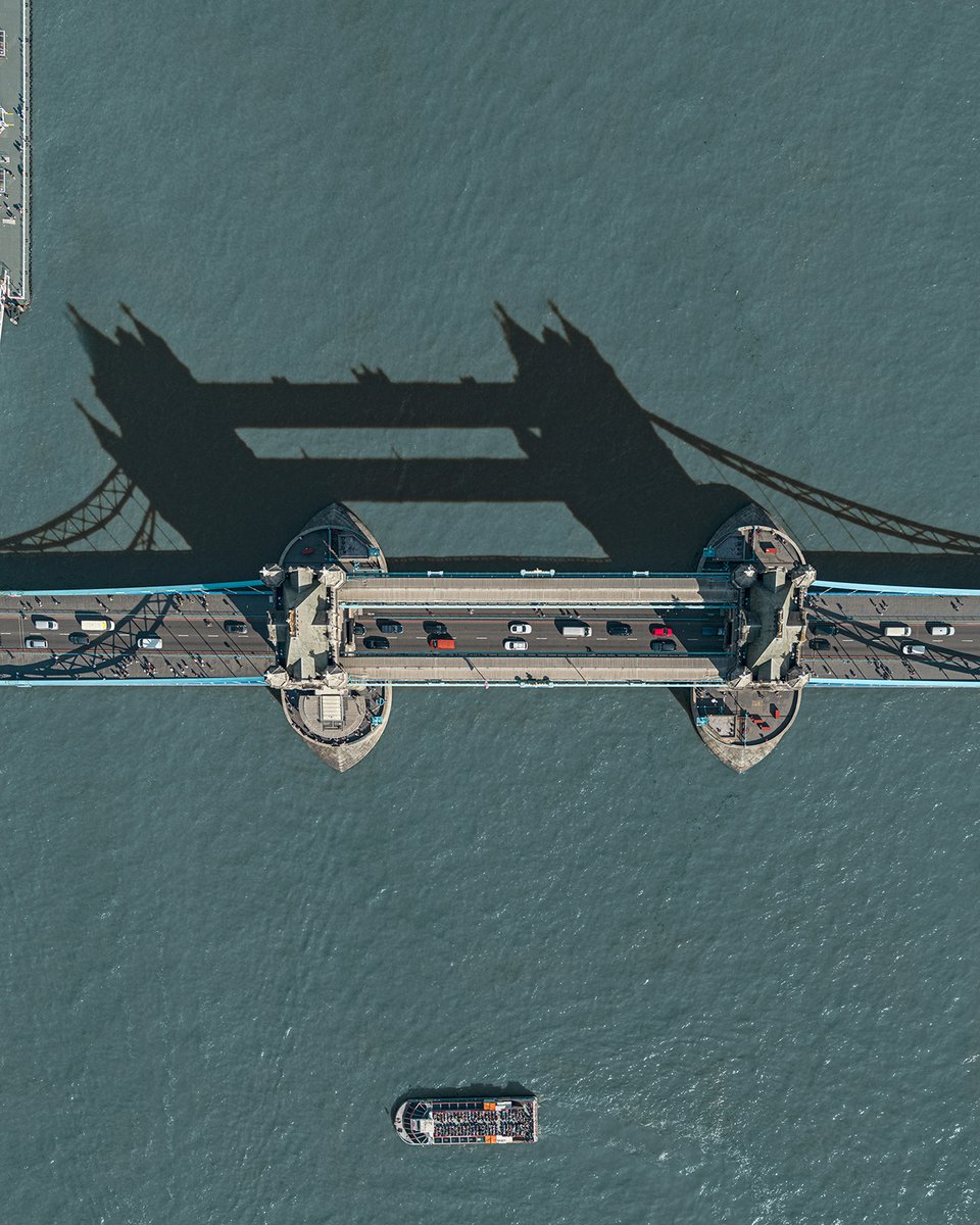 BernhardLang_09's tweet image. Newly edited images from my Aerial Views London series (2019), now presented by London-based gallery McKay Williamson. 

A unique look at the city from above.

mckaywilliamson.com/portfolio/bern…

bernhardlang.de/london

#London #Photography #Aerial #Art #Gallery #Cityscape #Architecture