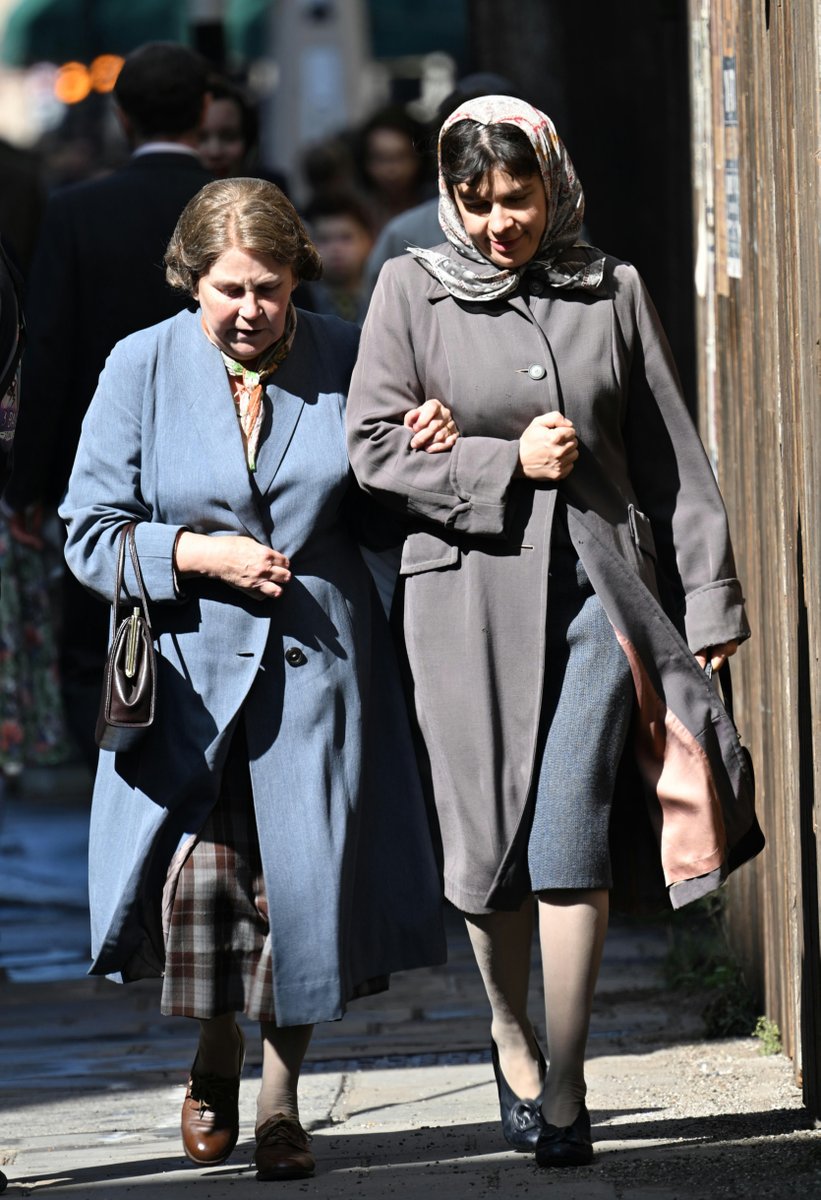 Filming has begun on Netflix's Narnia movie from director Greta Gerwig.

An area in London was converted into 1950s. 

More exclusive snaps: whats-on-netflix.com/news/greta-ger…