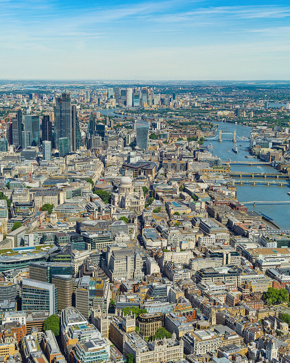 BernhardLang_09's tweet image. Newly edited images from my Aerial Views London series (2019), now presented by London-based gallery McKay Williamson. 

A unique look at the city from above.

mckaywilliamson.com/portfolio/bern…

bernhardlang.de/london

#London #Photography #Aerial #Art #Gallery #Cityscape #Architecture