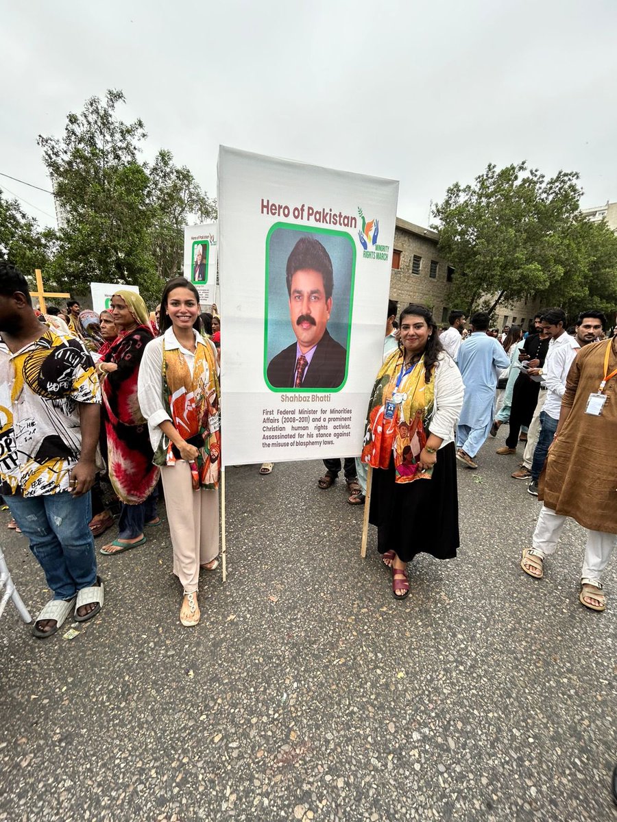 Tahz42's tweet image. 14 years on, we remember #ShahbazBhatti, only Christian in #Pakistan’s cabinet—murdered for defending minorities. From Gojra to Katasraj, Shahbaz Bhatti was on the ground defending the vulnerable. 1/2

#SavePakMinorities

@MonaChaudhryy 

@KashifMD 

@Ahmad_Noorani