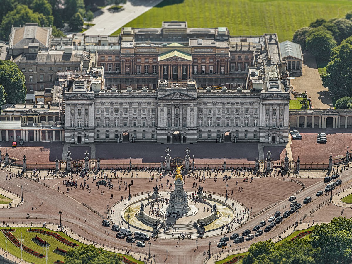 BernhardLang_09's tweet image. Newly edited images from my Aerial Views London series (2019), now presented by London-based gallery McKay Williamson. 

A unique look at the city from above.

mckaywilliamson.com/portfolio/bern…

bernhardlang.de/london

#London #Photography #Aerial #Art #Gallery #Cityscape #Architecture