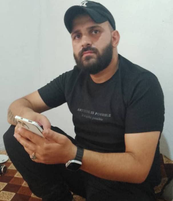 عاجل 

وفاة الشاب عبد الرحمن جعجول تحت التعذيب بسجن مخفر الكلاسة بحلب 

ويعتبر الشاب من الثوار القدامى واحد المشاركين بتحرير سوريا