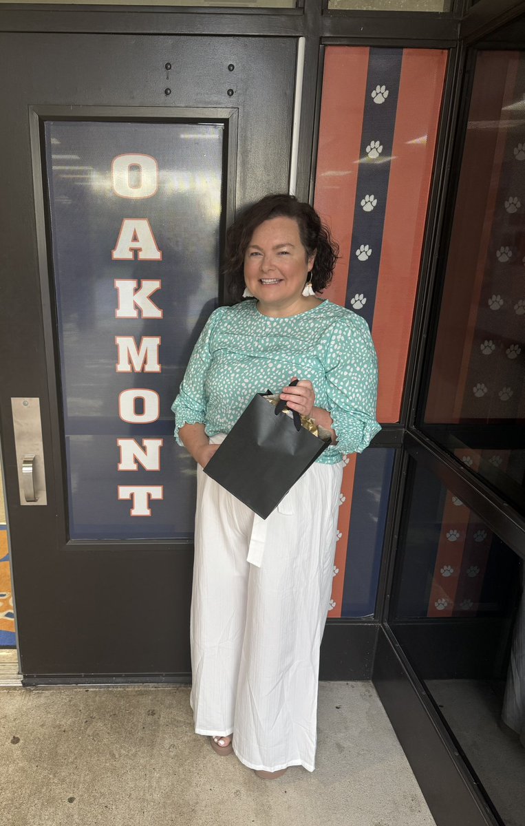 Principal Highlight for August is <a href="/oes_cougarcubs/">Oakmont Elementary</a> Mrs. Misty Hodge. <a href="/DCS_TN/">Dickson Co Schools</a> is proud to have her leadership! 🧡💙