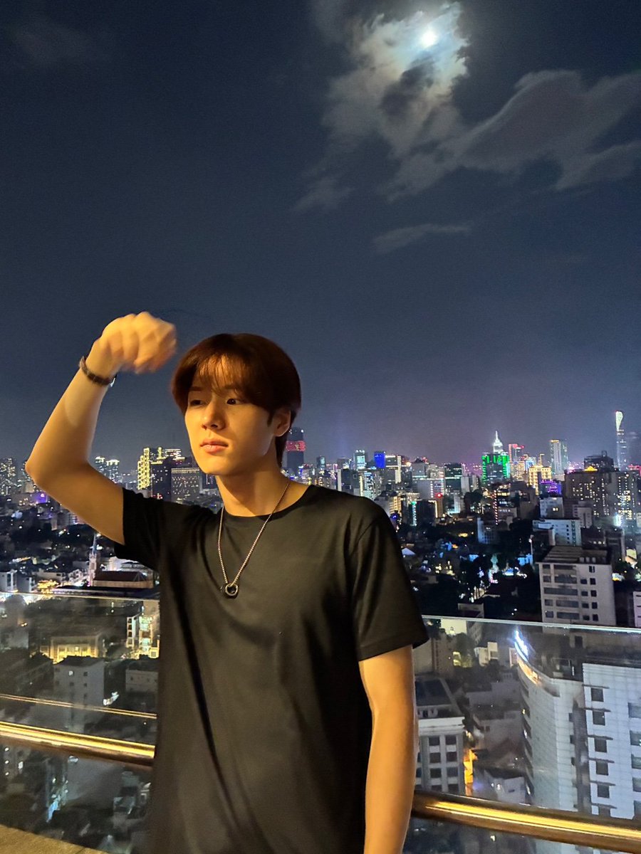 MEMBERS_8TURN's tweet photo. Vietnam 🇻🇳✌🏻

#8TURN #에잇턴 #エイトターン
#윤성 #YOONSUNG #ユンソン https://t.co/2M8UDV3HN0