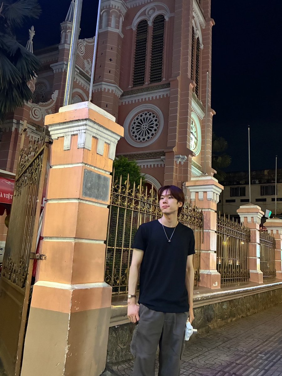 MEMBERS_8TURN's tweet photo. Vietnam 🇻🇳✌🏻

#8TURN #에잇턴 #エイトターン
#윤성 #YOONSUNG #ユンソン https://t.co/2M8UDV3HN0