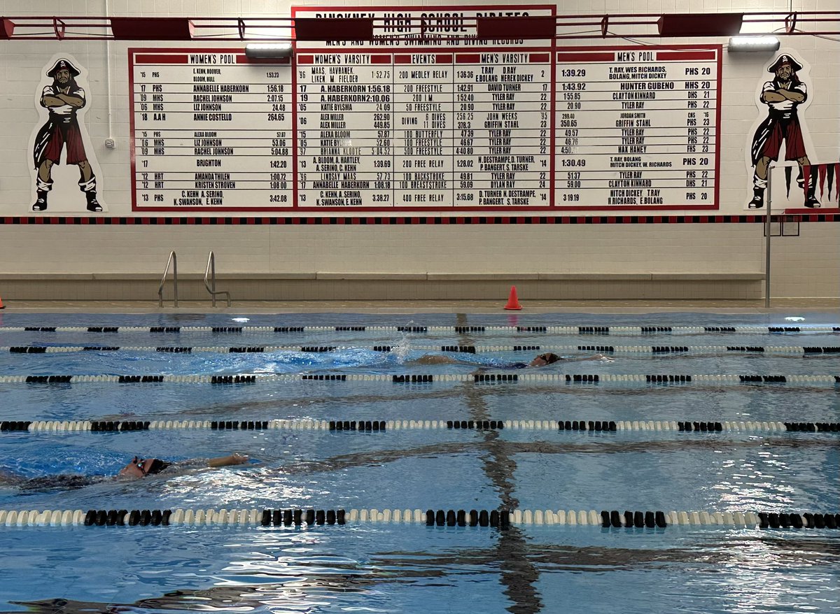 Both the girls' XC team and the girls' swim squad opened their official 2025 seasons with midnight practices earlier today. 
#GoPirates 🏴‍☠️