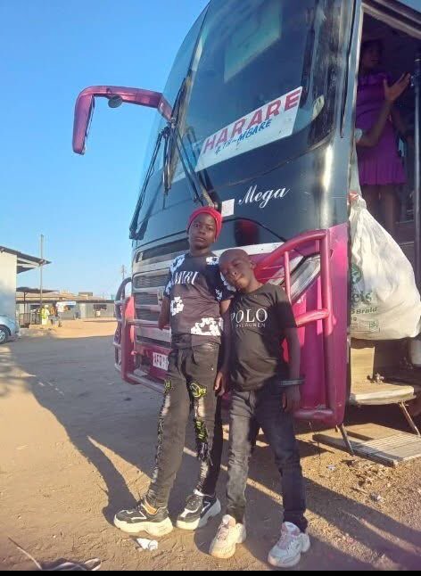 KINDLY SHARE🙏 : Missing are Dakari and Leo who travelled from Checheche (09. 08. 25) to Mbare but their arrival could not be ascertained.. 

Both are wearing black T-shirts, black jeans and black and white sneakers. 

Contact. 
0789076438
0784357317