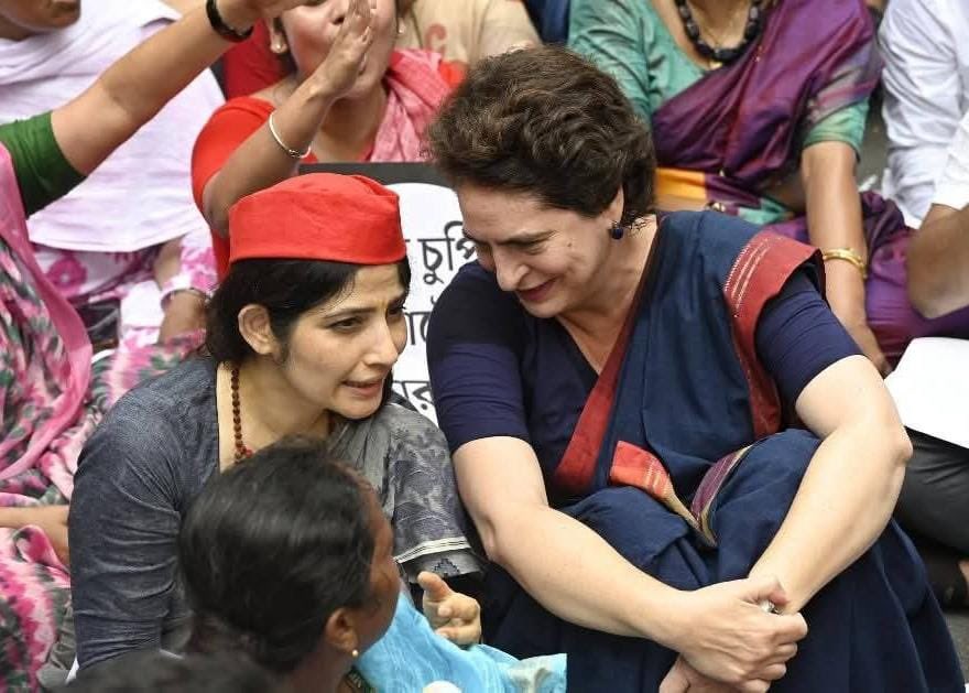 MPDharmendraYdv's tweet image. देश में लोकतंत्र बचाने और बिहार मे मतदाता पुनरीक्षण (SIR) के विरोध में आज विपक्ष का संसद से चुनाव आयोग तक मार्च व हल्ला बोल। चुनाव आयोग  की तानाशाही और भ्रष्टाचार के ख़िलाफ़ समाजवादियों ने कमर कस ली है । लड़ाई अब अंजाम तक पहुँच कर ही ख़त्म होगी। जय अखिलेश जय समाजवाद । इंक़लाब…