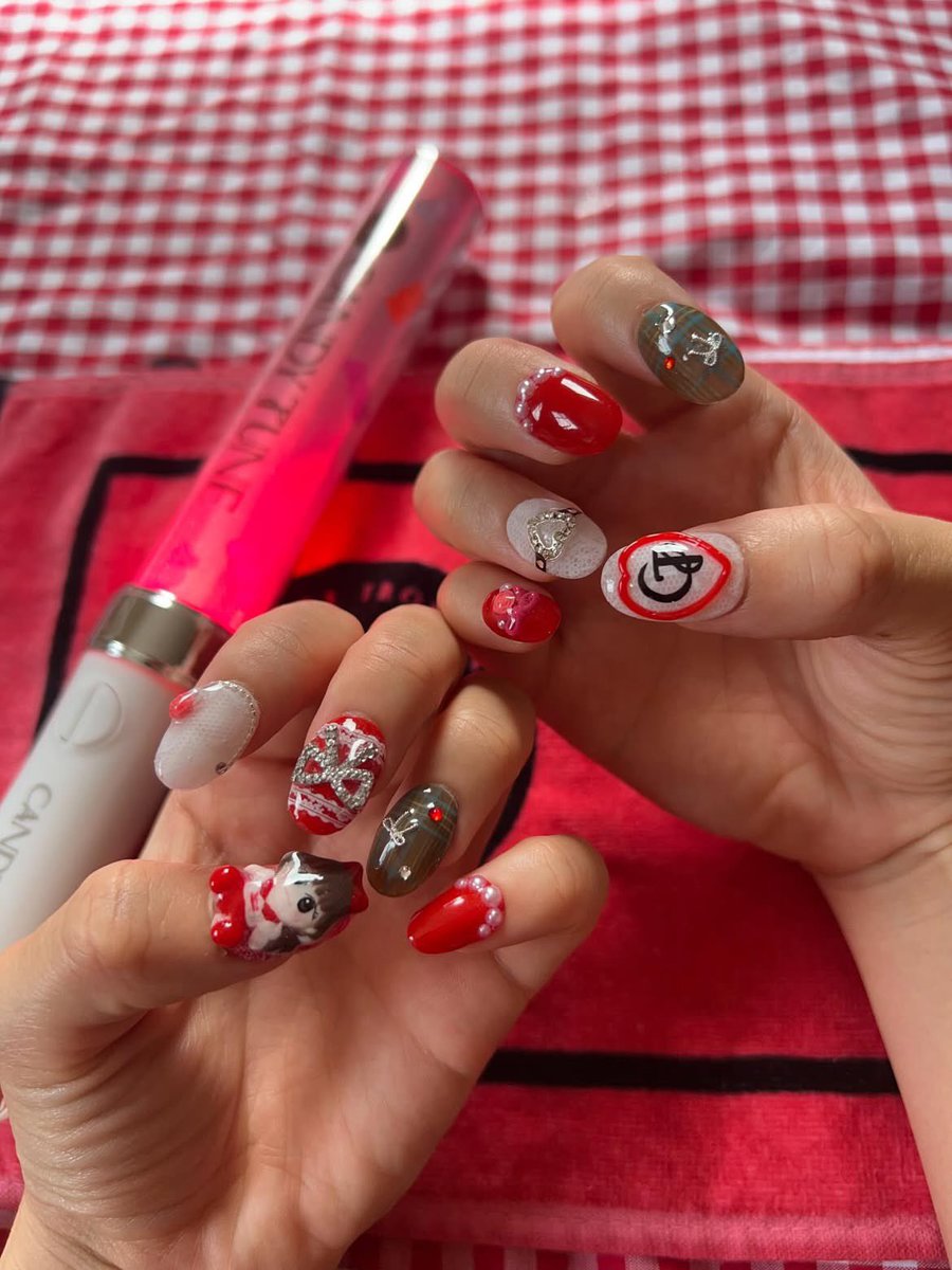 こっちゃんのネイルチップフルオーダーした🌹🌹🌹 #立花琴未