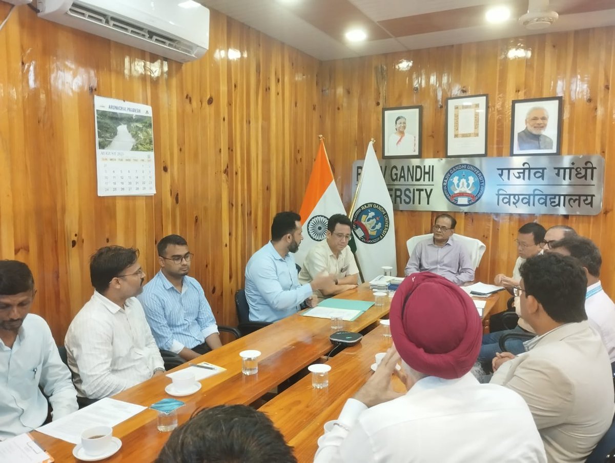 FoodRgu's tweet photo. @RGU1984  MoU signed between NECTAR (DST, GoI) &amp; RGU to boost Scientific Beekeeping &amp; Value Addition 🐝 Implemented by Dept. of Food Technology &amp; Entomology, Agricultural Sciences, this will empower local farmers, enhance livelihoods, foster innovation in apiculture. #RGU #NECTAR https://t.co/EUx7MSNh0f