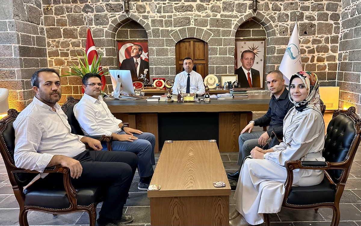 Gönülder Genel Başkanı Sn.Ali ARPAT, Genel Başkan Yrd. Sn.Özkan BİLİCİ ve Yönetim Kurulu, Kaymakamımız Sn. Hasan AKBULUT’a hayırlı olsun ziyaretinde bulundular.

<a href="/hasanakbulut24/">Hasan Akbulut</a>