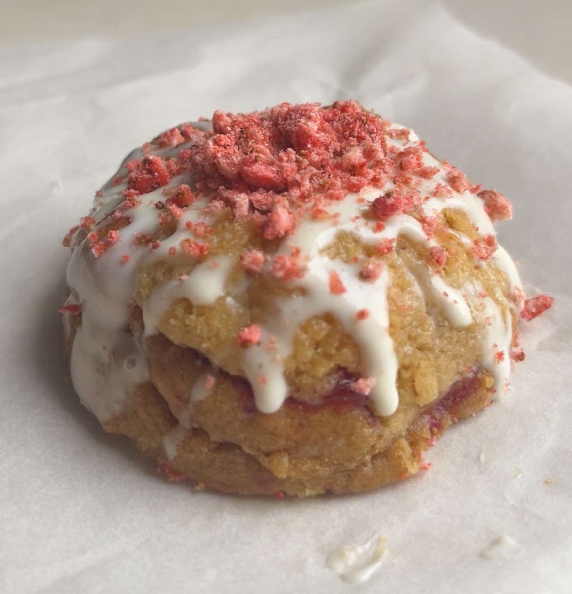 Rabz_16's tweet image. Strawberry cheesecake cookie