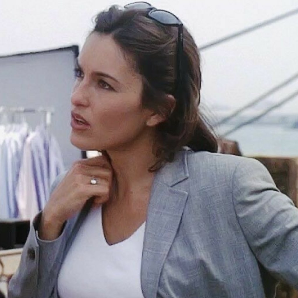 HARGIGAYS's tweet photo. season one olivia benson was sooo 90s lesbian coded, i am obsessed https://t.co/C8OBkdymkE