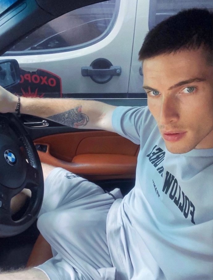 Reply 'HI' then I'll send u my 🍭 picc in dms