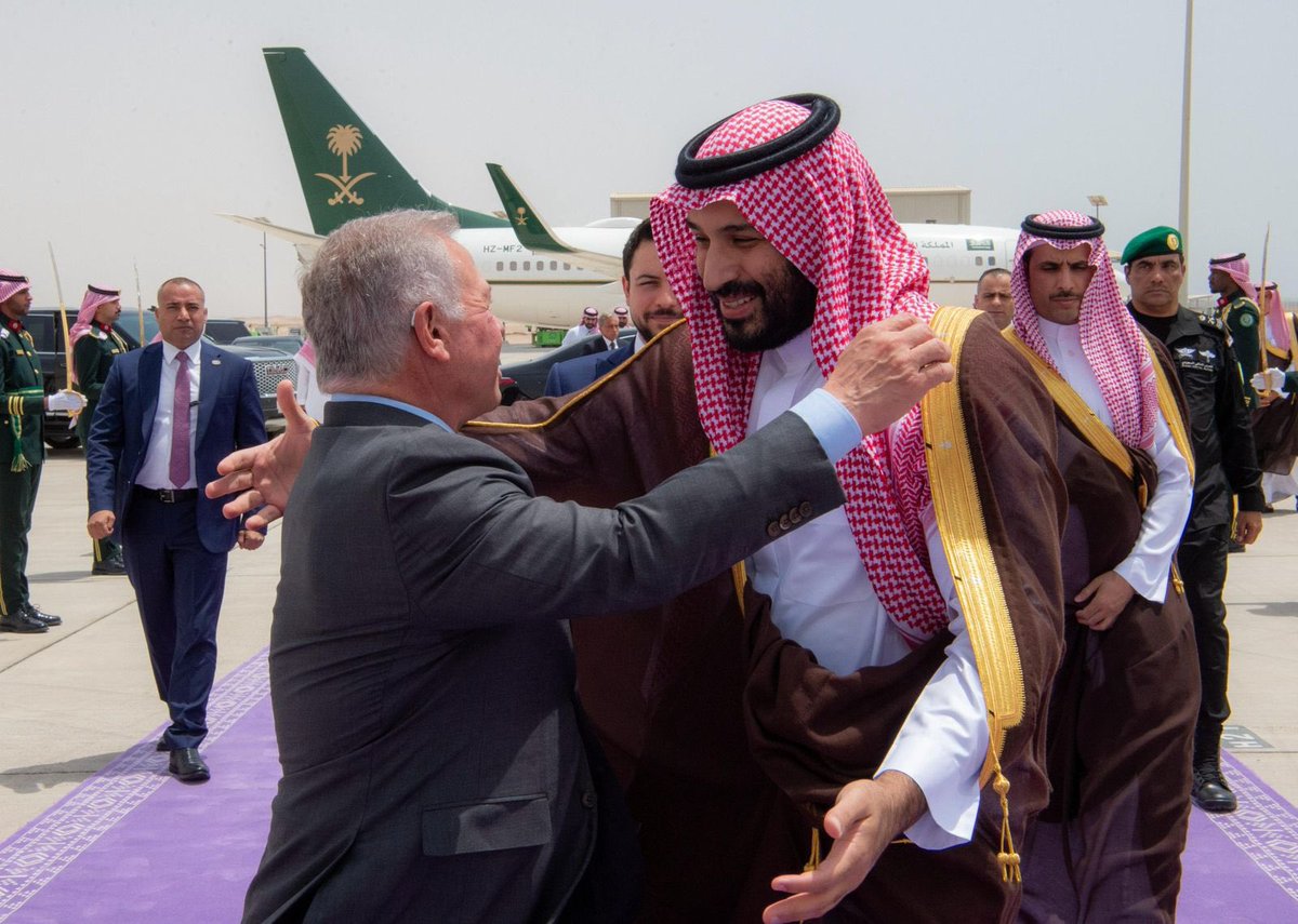 جلالة ملك المملكة الأردنية الهاشمية يغادر نيوم وسمو سيدي #ولي_العهد في مقدمة مودعيه.