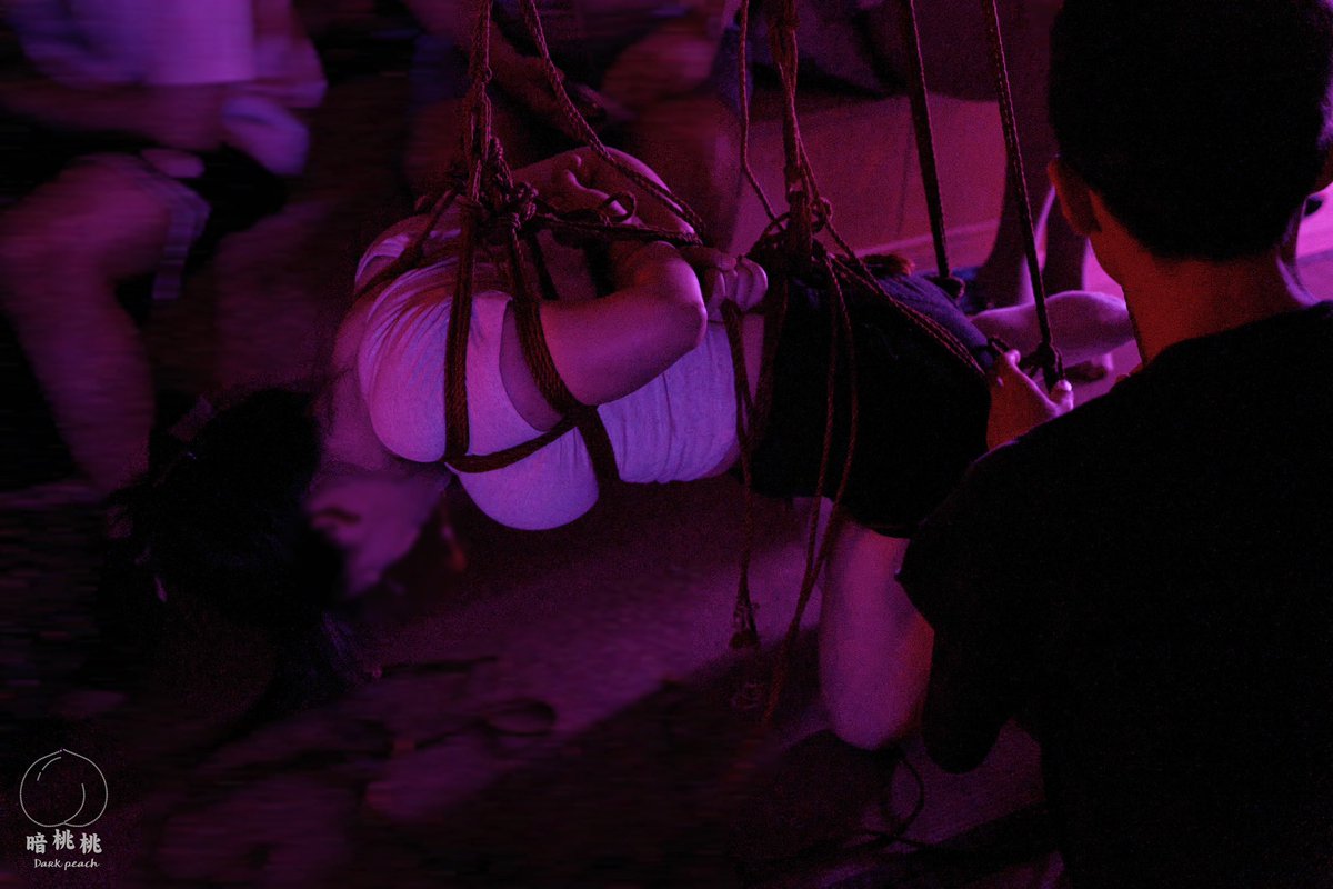 📝记录第一次体验绑绑！！

第一次去绳馆玩，大家都很友好的给我介绍朋友，还带着我去体验！很开心的一晚，十分感谢那天遇到的新朋友们！下次还来☺️

🪢：<a href="/WS32628030/">缚手-阿柱</a> 
🏠：<a href="/darkpeachhhh/">暗桃桃</a>