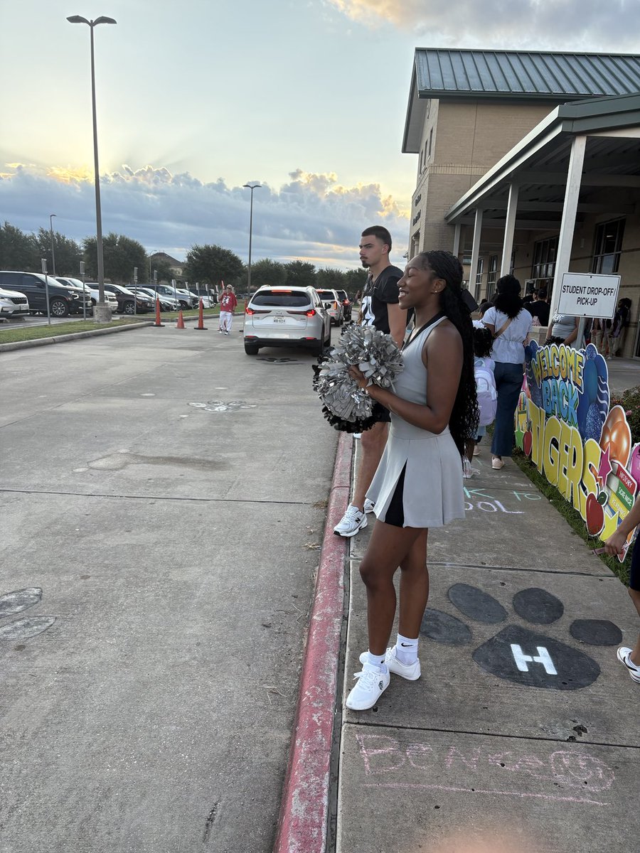 RandleHoops's tweet image. #Strive for excellence