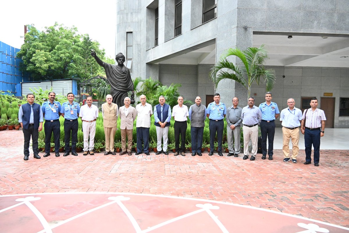 Glimpses from the talk by Air Marshal Diptendu Choudhury (Retd), PVSM, AVSM, VM, VSM and Distinguished Fellow, VIF on “Aerospace Power in India’s National Security: Future Flightpath” which was held earlier today at the VIF @vifinida, New Delhi.
