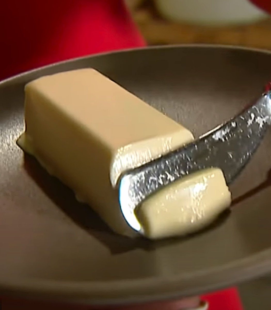 Dexerto's tweet photo. A Bill Gates backed company is making cow-free butter by turning carbon dioxide, hydrogen, and oxygen into fat molecules https://t.co/q3AxRdZ3tM