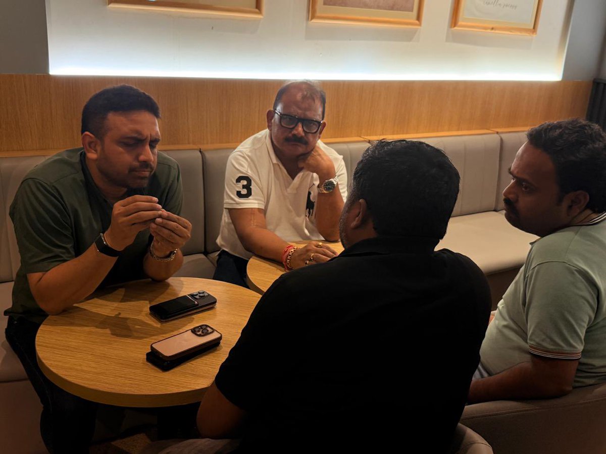 MithileshJMM's tweet photo. आज दिल्ली के अपोलो अस्पताल पहुंचकर मा. शिक्षा मंत्री श्री रामदास सोरेन जी के स्वास्थ्य के बारे में जानकारी ली और परिजनों को संबल दिया।

आदरणीय रामदास दा जी की हालत गंभीर लेकिन स्थिर बनी हुई है। उन्हें जीवन रक्षक प्रणाली के सहारे रखा गया है। विशेषज्ञ डॉक्टरों की टीम निरंतर उनकी देखभाल और स्वास्थ्य की निगरानी कर रही है।

इस कठिन समय में हम सभी आदरणीय रामदास दा जी के शीघ्र स्वस्थ होने के लिए प्रार्थनाएं और दुआएं करें।

मैं माँ गढ़देवी से प्रार्थना करता हूँ कि आदरणीय रामदास दा जल्द स्वस्थ होकर हम सबके बीच लौटें।

@HemantSorenJMM 
@JmmJharkhand 
@KunalSarangi @IrfanAnsariMLA