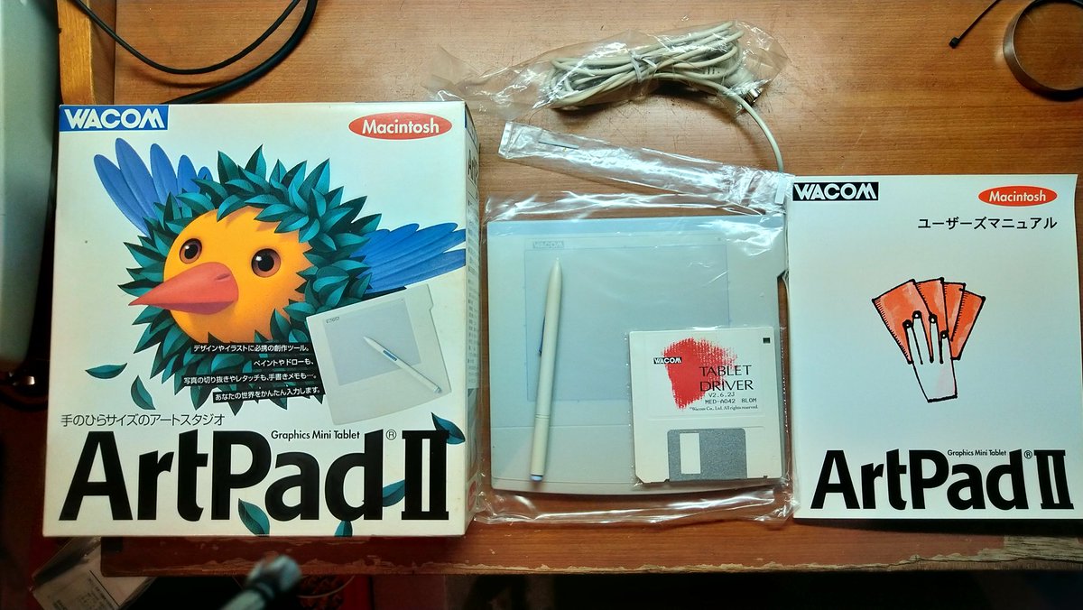 nd_shimo's tweet photo. 実家に保管していた古のADB接続Mac用ペンタブ。ペンはEMR仕様のSタブレットで使えました。筆圧感知も効いています。 https://t.co/Qp4CYV9jZc