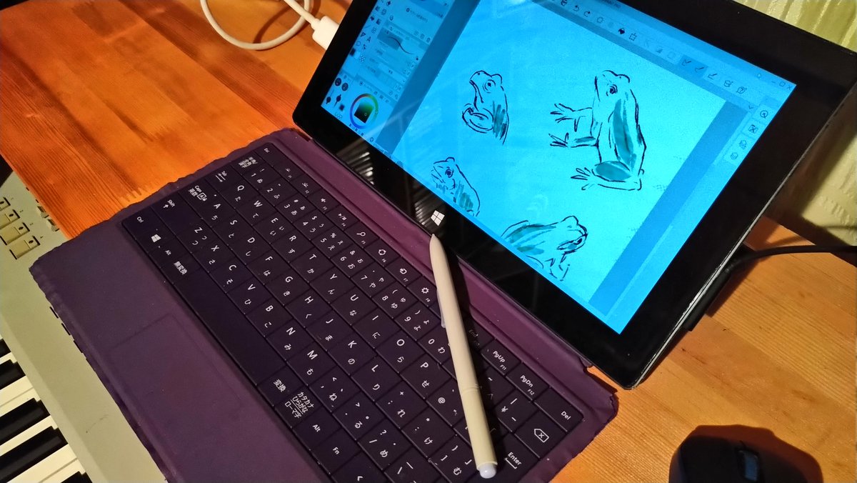 nd_shimo's tweet photo. 実家に保管していた古のADB接続Mac用ペンタブ。ペンはEMR仕様のSタブレットで使えました。筆圧感知も効いています。 https://t.co/Qp4CYV9jZc