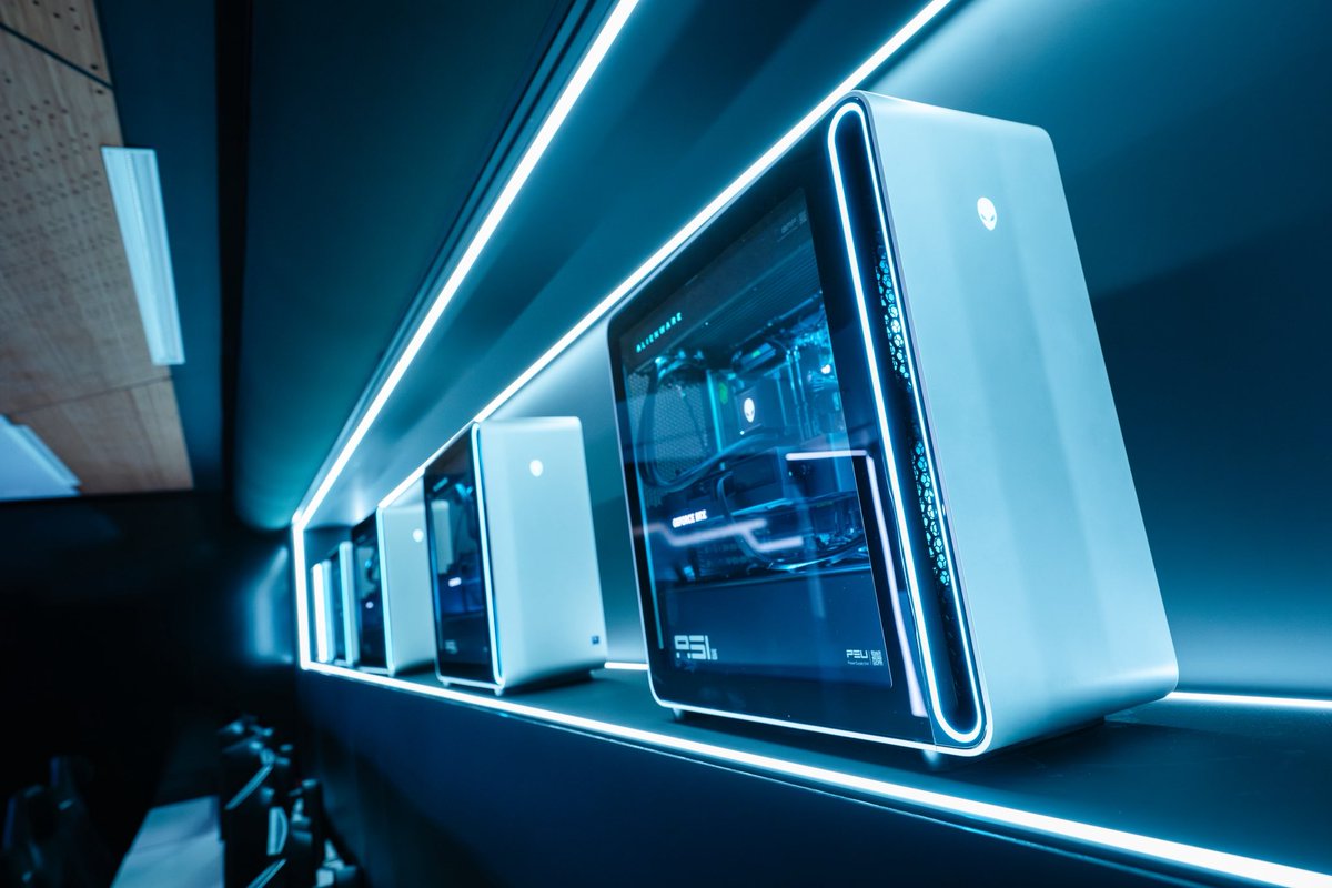 LIQUID | dom tweet media