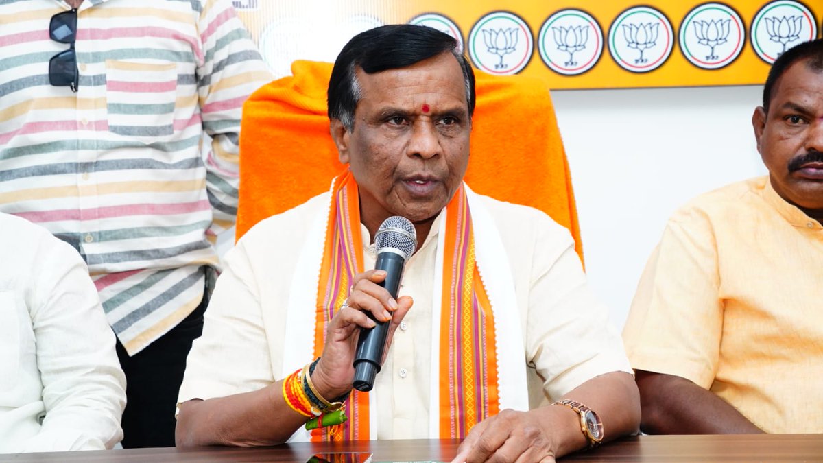 Dhanpal_Suranna's tweet image. నిజామాబాదు అర్బన్ ఎమ్మెల్యే క్యాంపు కార్యాలయంలో CMRF చెక్కుల పంపిణి చేయడం జరిగింది.
#CMRF #ChequeDistribution #NizamabadUrban #DhanpalSuryanarayana