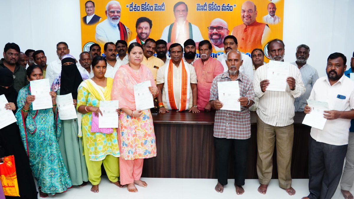 Dhanpal_Suranna's tweet image. నిజామాబాదు అర్బన్ ఎమ్మెల్యే క్యాంపు కార్యాలయంలో CMRF చెక్కుల పంపిణి చేయడం జరిగింది.
#CMRF #ChequeDistribution #NizamabadUrban #DhanpalSuryanarayana