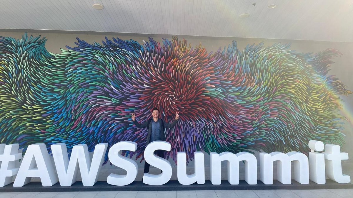 Veeam's tweet photo. Community, new adventures, and a bit of skateboarding! 🤝💚🛹   Veeam Legend @bruxxoMusic shares how the Veeam Community has shaped his professional journey. Read his blog >> https://t.co/IyJhFS80jm https://t.co/U6CkUegkA5