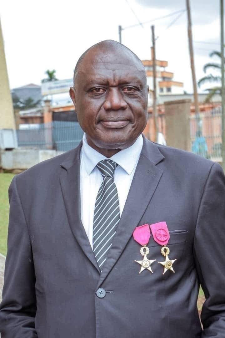 [Portrait]

Kouokam Narcisse : La légende camerounaise  de l'humour  quitte la scène

Né le 29 mars 1962 à Bafoussam, Narcisse Kouokam, figure majeure de l’humour camerounais, est décédé le 10 aout 2025.

Lire ici : sportsandculturenetwork.com/portrait-kouok…  

#MANU_