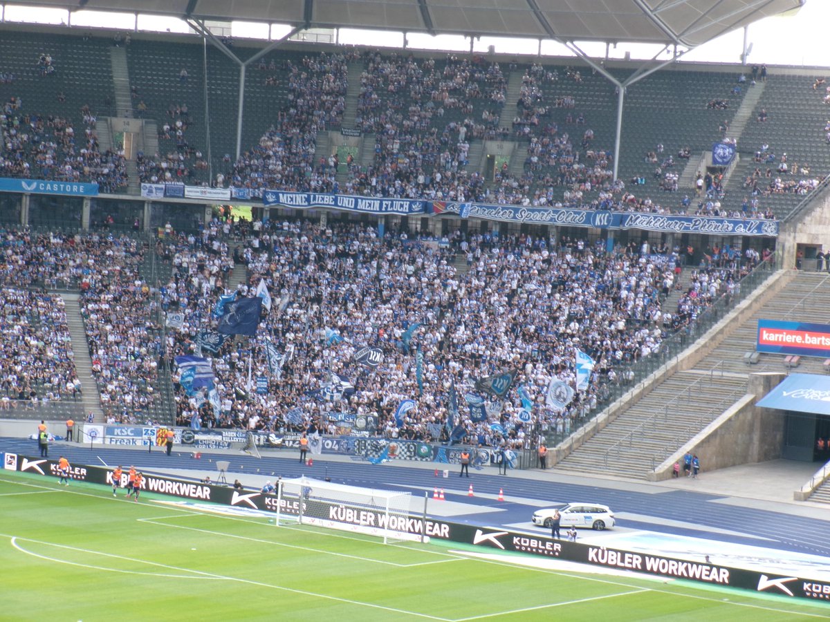BengYounes's tweet photo. 10/08 - 🇩🇪 2.Bundesliga (J2)
🏟️Olympiastadion, Berlin
Hertha BSC - Karlsruhe SC (0-0)

Animation drapeaux côté Hertha et beaux échanges "Freundschaft" entre la Ostkurve et le parcage du KSC qui font oublier le contenu bien terne du match.

2/2 du pack Berlin (@BGroundhopping🫡) https://t.co/E6fSsYEP1M