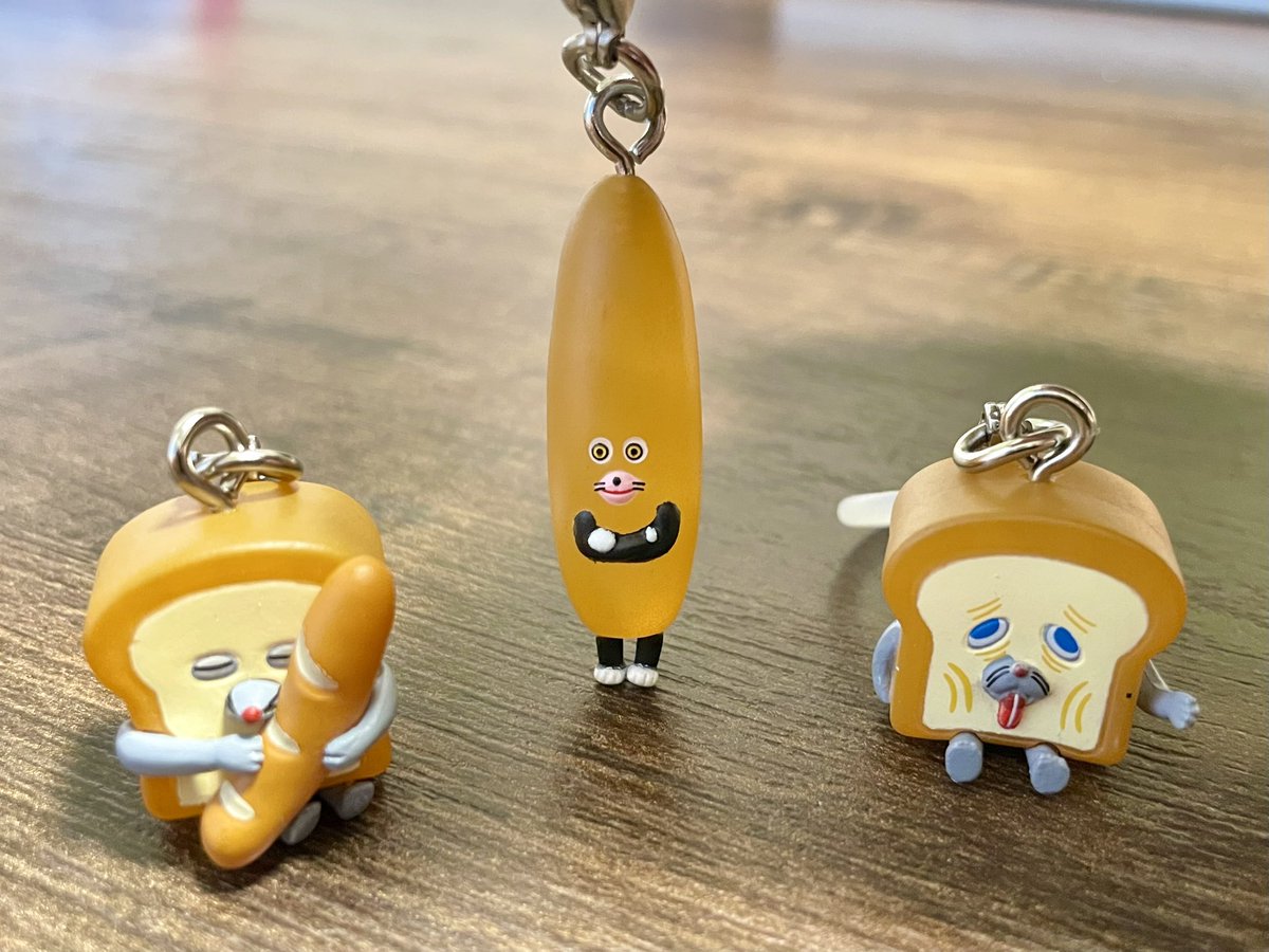 oimo_0141_'s tweet photo. パンどろぼうのガチャガチャしてきた！
かわいくてニヤける🍞💛

ガチャガチャのためだけに夜ドライブ。
大学生みたいで楽しかった〜😆🙌 https://t.co/RqKcdwpx5K