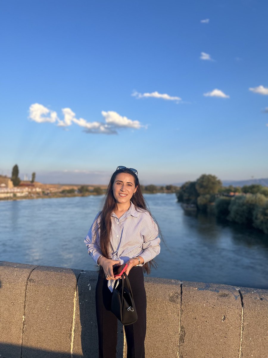 “Welat zêr e,keçê nehêle ji xelkê re.”