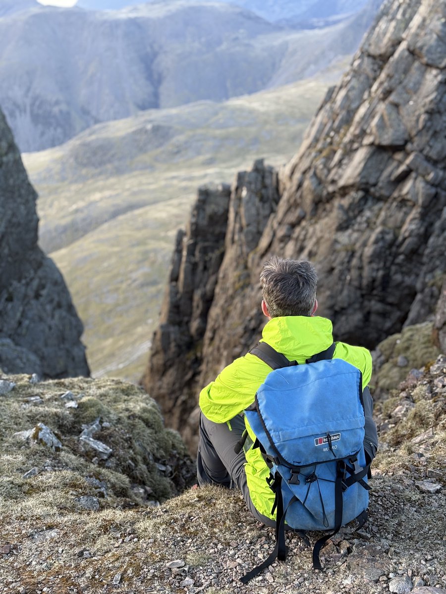 After 6 years of  #kneepain, Mark Warner chose to give #Arthrosamid® a go. 

4 months later, he’s off painkillers, back to #running, and #training for the Chicago Marathon with @ElvetStriders—supported by <a href="/paul_H_Physio/">paul_h_physio</a>. 

Read his full #story here:  ow.ly/n4NB50WCLcf