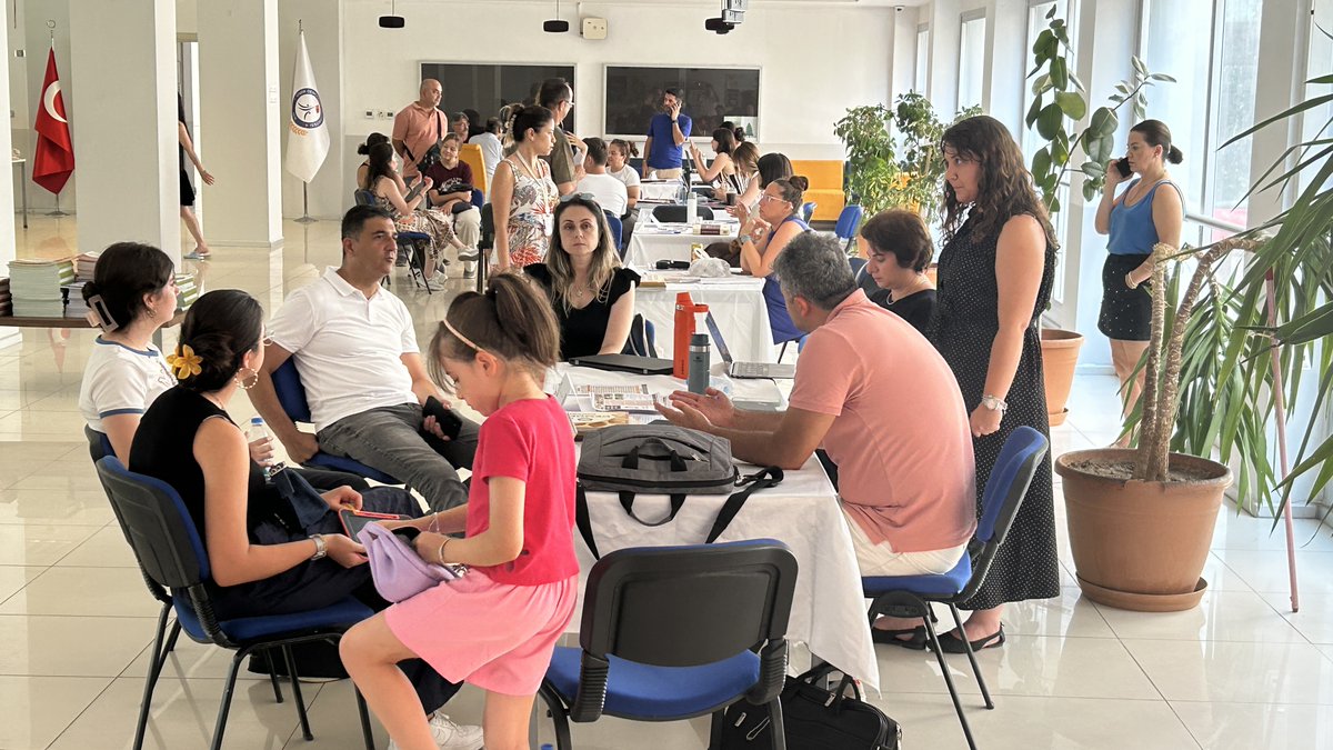 İzmir Demokrasi Üniversitesi (@izmirdemokrasi1) on Twitter photo İzmir Demokrasi Üniversitesi Tanıtım Günleri Devam Ediyor
Stantları ziyaret eden Rektör Tunçsiper, görevli akademisyenler, aday öğrenciler ve aileleriyle sohbet ederek Üniversite hakkında bilgi paylaştı.
#izmirdemokrasiüniversitesi
#tanitimgunleri #adayöğrenci
<a href="/tbedriye1/">Bedriye Tunçsiper</a> İzmir Demokrasi Üniversitesi Tanıtım Günleri Devam Ediyor
Stantları ziyaret eden Rektör Tunçsiper, görevli akademisyenler, aday öğrenciler ve aileleriyle sohbet ederek Üniversite hakkında bilgi paylaştı.
#izmirdemokrasiüniversitesi
#tanitimgunleri #adayöğrenci
<a href="/tbedriye1/">Bedriye Tunçsiper</a>