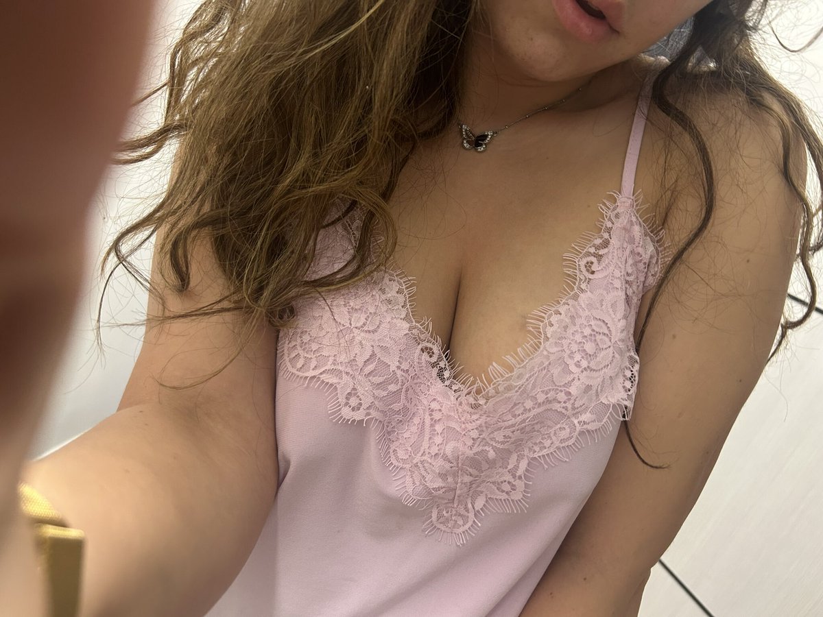 Ich bestimme dein Leben, zerstöre deine Beziehung, treibe dich komplett in den Ruin und lache dich danach aus. Und du? Du kniest brav nieder und sagst danke!😉💸

Fairer deal, oder?🔥🤭

#findom #geldherrin #alman #zahlsklave #zahlsau #paypig #brat