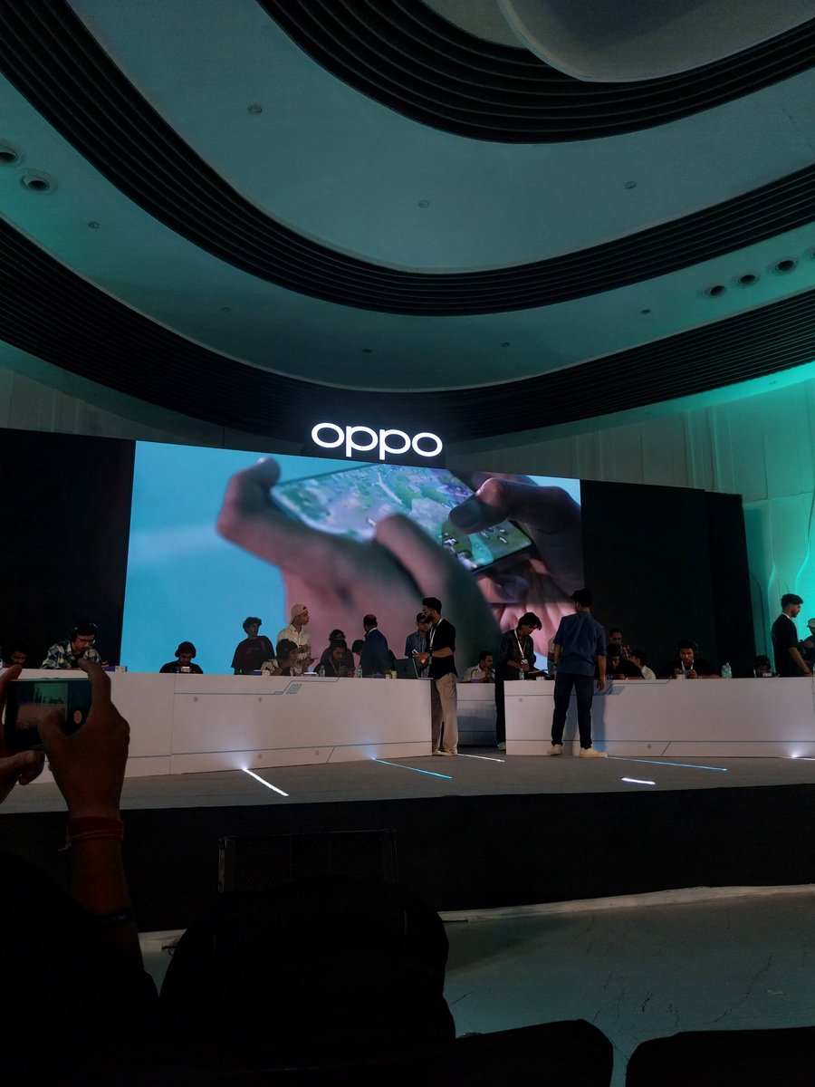 Mrunkno005's tweet photo. The K13 Turbo doesn't just dissipate heat-it orchestrates a silent ballet of airflow, ensuring every pixel dances smoothly across your screen without breaking a sweat. 
@OPPOIndia  #OPPOK13TurboSeries #LiveUnstoppable #FANtastiK #OPphone https://t.co/zVNgX9bzy3 https://t.co/CnP6I3ffyr