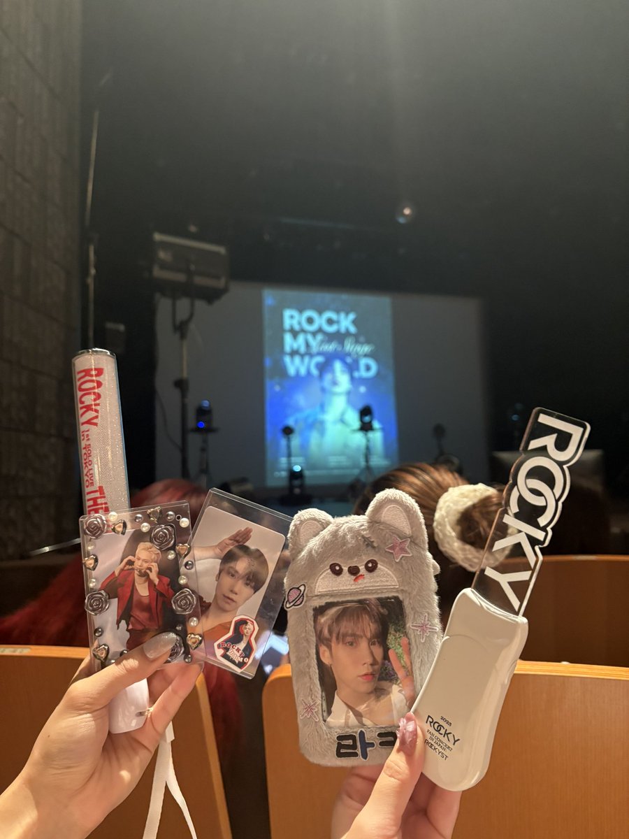 mococo_225's tweet photo. ラキほんとに一人一人のことみてくれるからめっちゃ目合うし、ハイタッチ会でも名前呼んでくれて手握ってくれてほんと沼でしかない🥹

日本で公演してくれてありがとう
4公演最高でした〜🫶🏻

 #ROCKY  #라키 https://t.co/y5RdzkJmxn