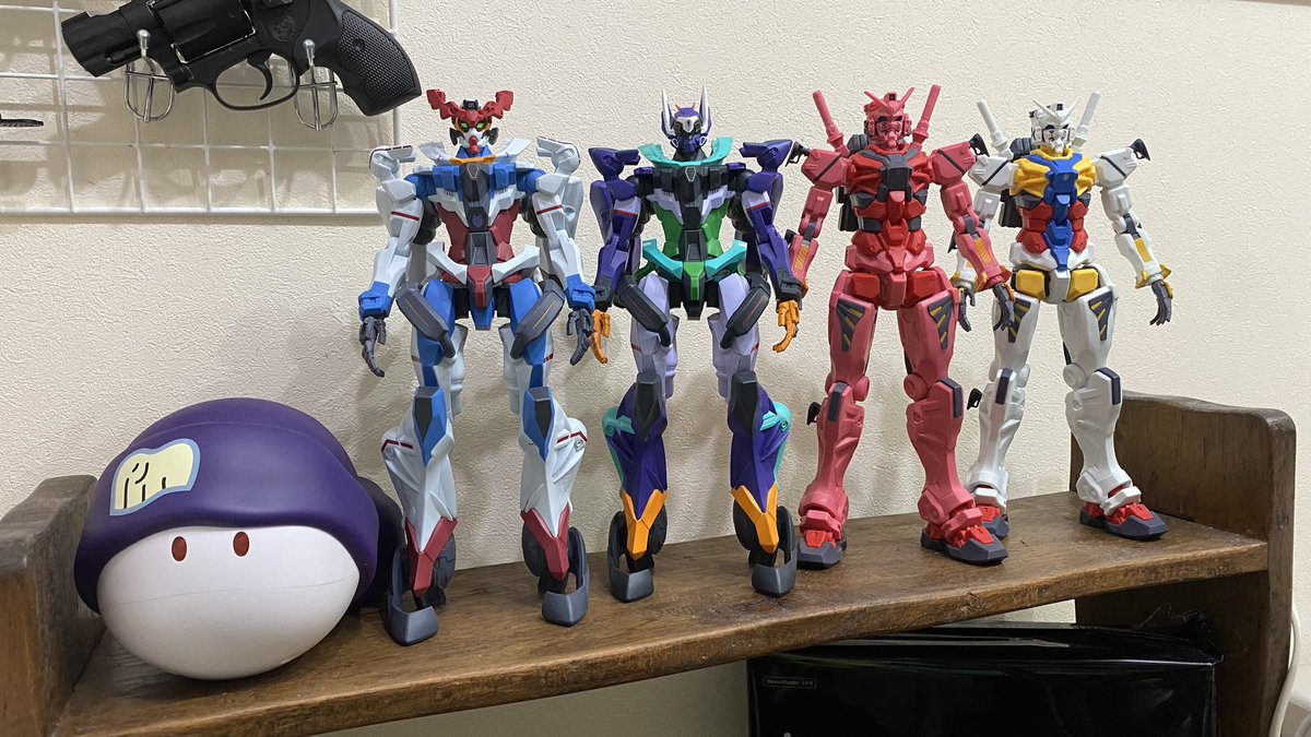 radiorand's tweet photo. UFOキャッチャーのジークアクスの限械突破4体揃った！ https://t.co/d1Dm9oRA8H