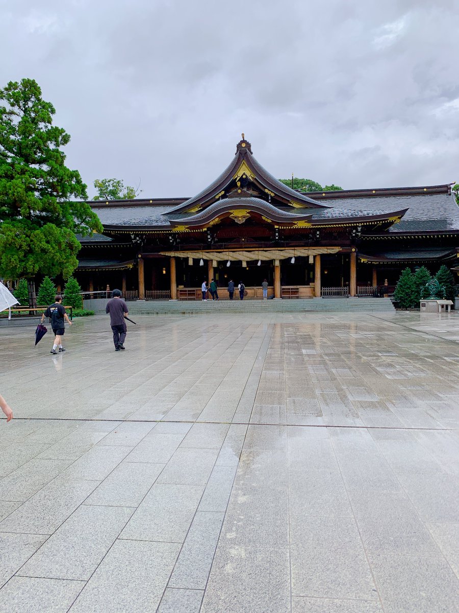 神奈川 寒川神社

雨模様でしたが、たくさんの方がご参拝に来られてました！

さすが寒川、とても広々してます。

 #御朱印 
 #寒川神社 
 #神奈川