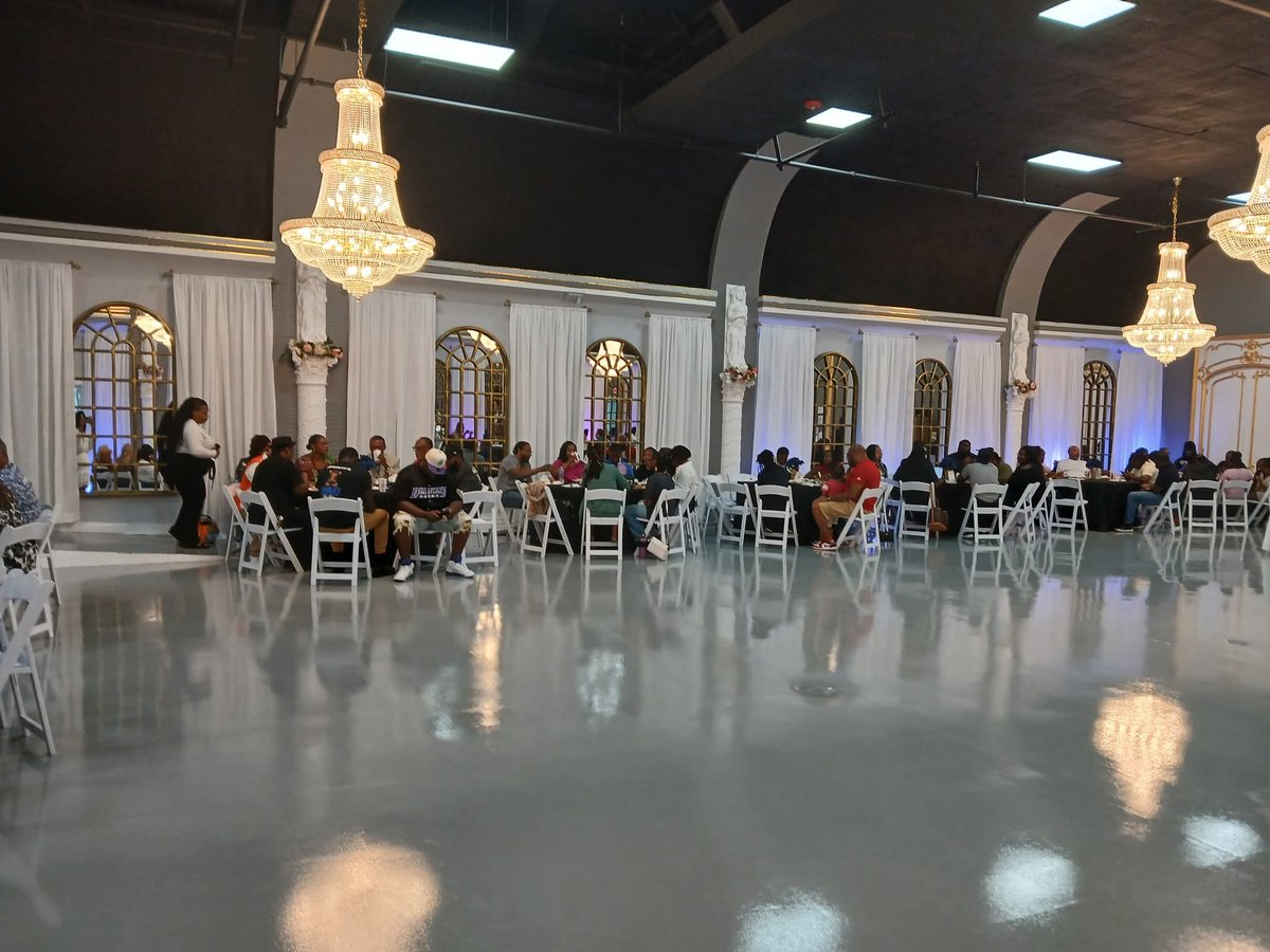 iam_camedwards's tweet photo. It was an honor and a privilege to be part of a dynamic of such powerful and impactful people!!! I am grateful for the opportunity to host and be apart of something special while making a difference in our community!!! #SandraLSwaitScholarshipAwardsDinner #NOCP #itsCam #HOSTING https://t.co/A353B3xnTc