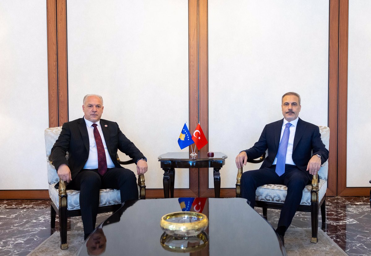استقبل وزير الخارجية <a href="/HakanFidan/">Hakan Fidan</a> وزير التنمية الإقليمية في كوسوفو ورئيس الحزب الديمقراطي التركي في كوسوفو فيكريم دامكا، في أنقرة. 🇽🇰🇹🇷