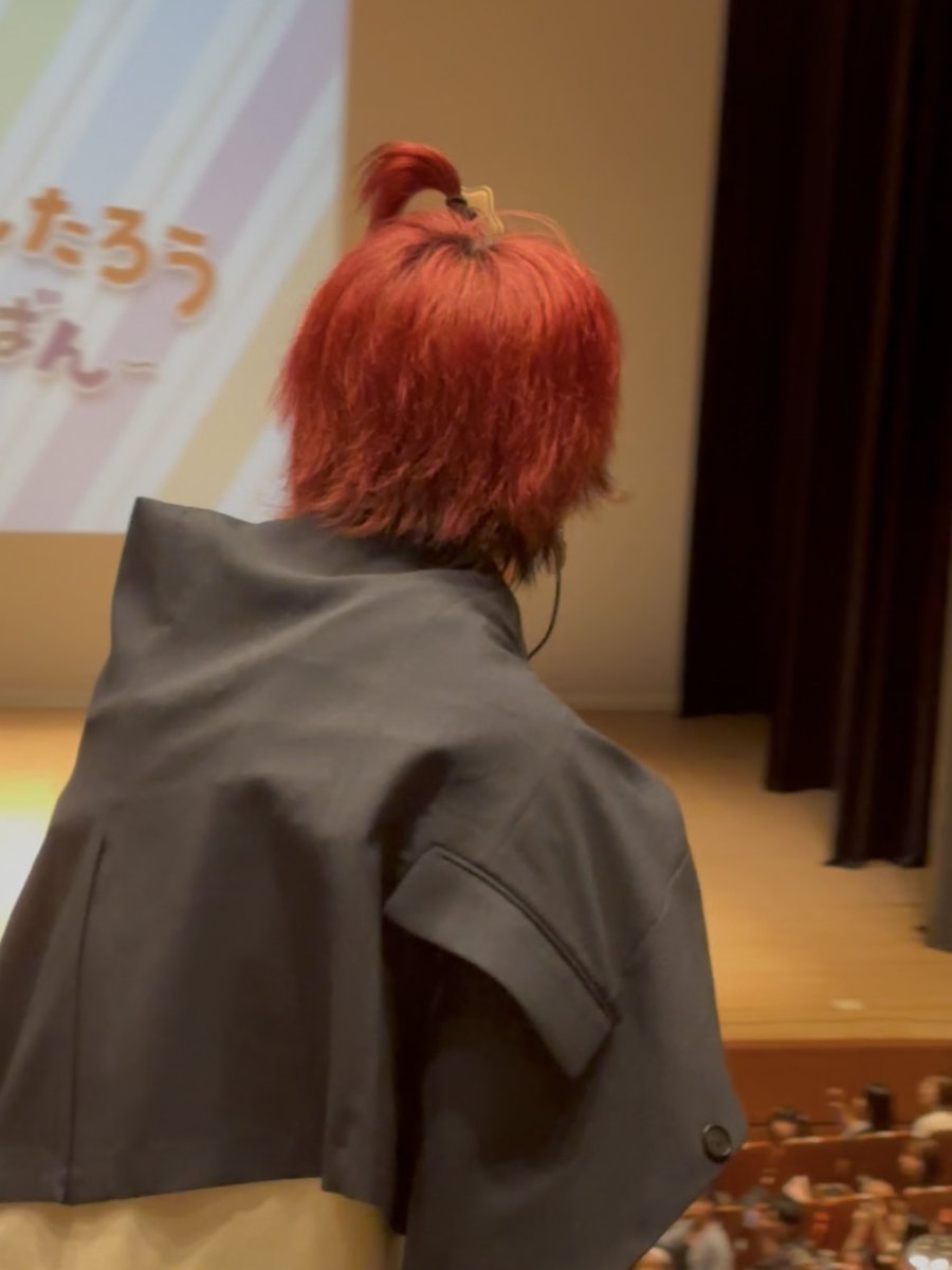 後頭部を目の前で拝めて幸